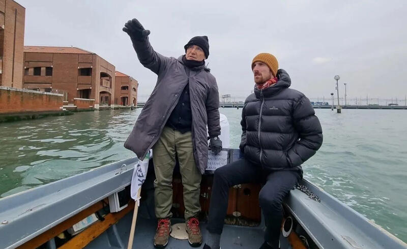 Trent Jansen and scientist Giovanni Cecconi during the VDB Residency